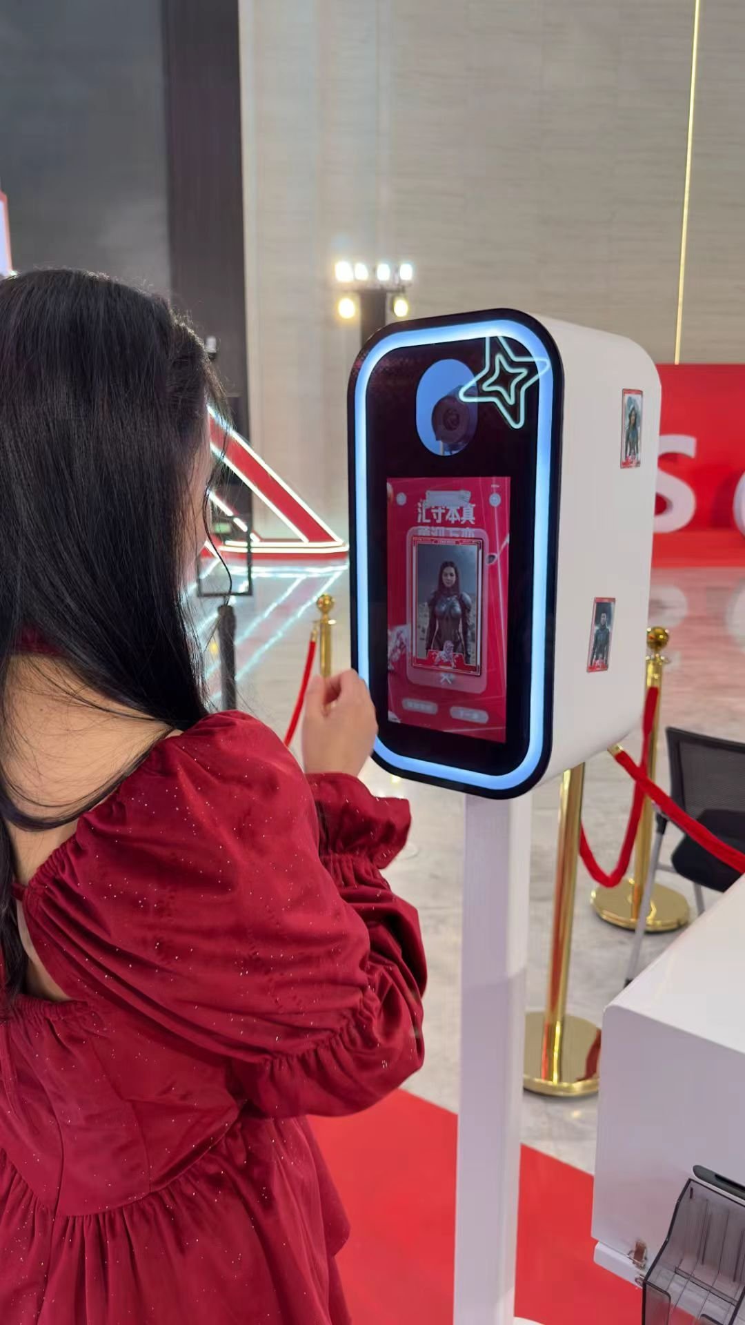 13.3 Inch Portable Photo Booth Machine Selfie Kiosk for Event Rental 一 1